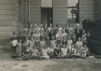 Mother Marta Srbová (third from right in the first row) as a nine-year-old, 1937