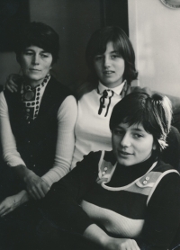 Anna Kozáková (front) with her sister and mother, 1975