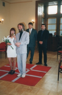 The wedding itself: Naďa Sieglová Novotná, Karel Novotný and witnesses Ivan Exner, Tomáš Mazal, 2001