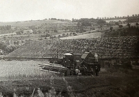 Photo of the big barn of the Isop family farm