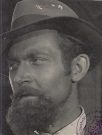 Ervín Tuháček, otec Květoslavy Kudláčkové, při natáčení filmu 1954/1955