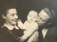 Alena Pechová with her parents (1947)