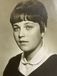 Alena Pechová's high school graduation photo