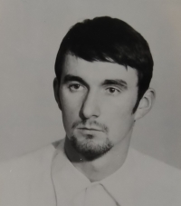 Portrait of Jiří Petrášek shortly before his emigration in 1968, taken from an application for permission to travel to Austria (file 31246 C) from the Security Services Archive of the Czech Republic