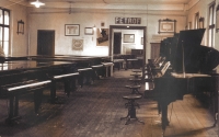 Pianosalon Petrof v v roce 1928