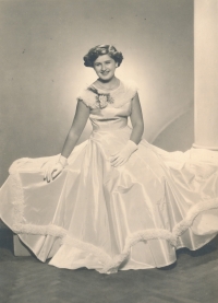 Irena Brožová v tanečních, 1953, Mladá Boleslav