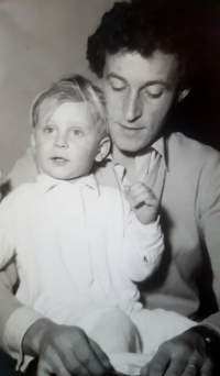 Zdeněk Lukeš with his father academic sculptor. Vladimír Kýn, 1955