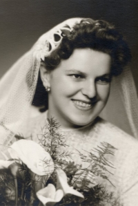 Marie Grolichová, née Nádvorníková, wedding photograph, 1962
