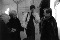 Zdeněk Lukeš (centre) with Václav Havel, Adriena Šimotová and Eva Jiřičná, 2004