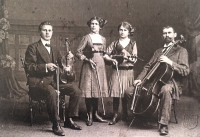 Kostelec quartet around 1912. From left: Mr. Chmelař, Marie Tomášů, Ludmila Tomášů, mother of the witness, and grandfather František Tomášů. Grandfather František Tomášů, the mayor at the time, founded the "Svatopluk Čech" educational club in the village.