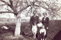 Married couple Bárta with their children Vladimir, Věra and Josef, Proseč, 1935