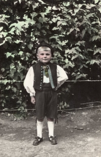 Brother of Jaoslava Grolichová Josef Nádvorník