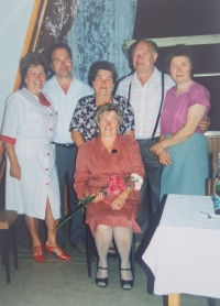 Celebration of the 70th birthday of the eldest sister Marie - in the middle with flowers, above her Bronislava, on the far right the witness and next to her elder brother Kazimír, on the far left the sister Felixa and next to her the youngest brother Vladimír, 1993