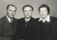 Erich Petersik Sr., father of the witness, with his parents, 1953