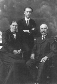 Father of the witness Jaroslav Hrdý with his parents