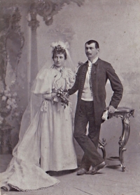 Wedding photos of grandparents František and Marie Tomášů. Jaroslava Velartová unfortunately did not live to see her grandparents