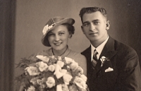 Uncle František Tomášů in his wedding photograph with his wife Jarmila, née Vejlupková. Unfortunately, the couple did not have any children