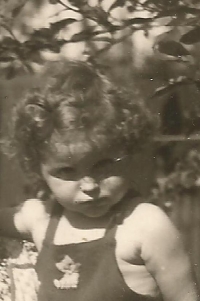 Hannelore Zelenková (Zatloukalová) in her childhood