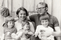 With his wife Jitka and their children Daniel, Lucie (left), and Andulka (centre), 1983
