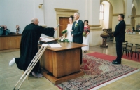Miloš Rejchrt celebrates a wedding with his leg in a plaster, St Salvator Church