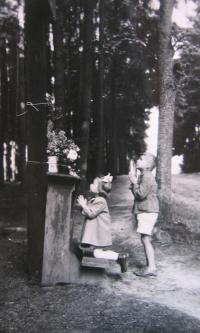Marta Jurková with brother in 1943