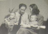 Ludvík Szingert with his family