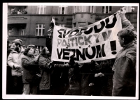 Demonstration in december 1988, first legal meeting of disent