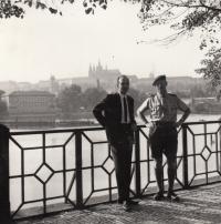 M. Kopt se Stevenem Howardem (funkcionářem Skautů z Velké Británie) - 1966