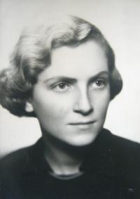Mariana Hovorková in 1952