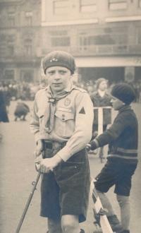 Scooter races in Pilsen, around 1934, Miloň Kučera as a Scout