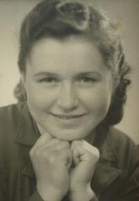 Emilie Matauchová - Hatlová - sister