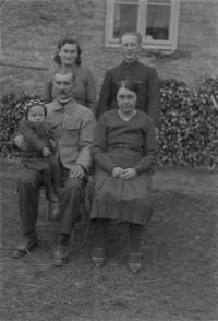 Family: front-father Josef with J.V.´s son Jaroslav, back-J.V. with his wife Olga