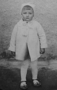 year 1940 - four-year-old Marie in Miličín