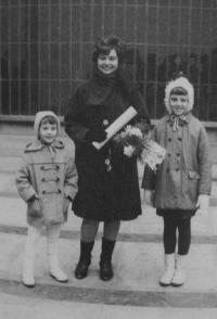 1968 - with her daughters after the graduation ceremony