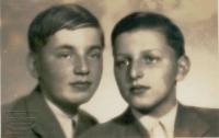 Pepa_a_Miloš (vpravo)_Gutovi_-_léto_1937