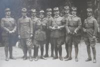 Felixův otec jako italský legionář (druhý zprava)