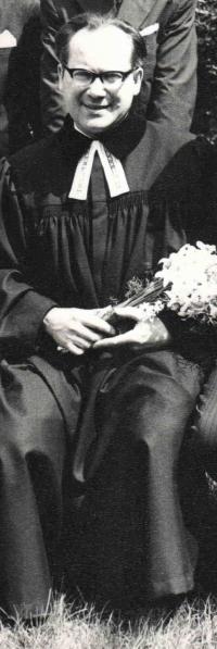 Petr Jankovský in his black gown as a priest of the ČCE