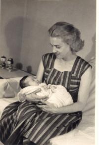 July, 1957, Tokyo, Japan, Tatiana Moravec Gard with daughter Anita (born June 26, 1957)