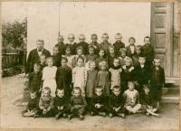 04 - Jan Holík - škola v Petroupimi - rok asi 1933
