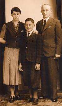 M. Fiala with his parents