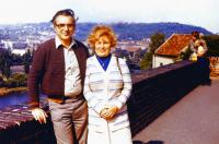 Brigita  s manželem Emilem na výletě v Praze, kolem roku 1990