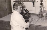 Brigita jako laborantka na revmatologii, kolem roku 1970