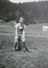 František Lederer in the meadow 2