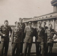František Lederer, the tallest, with other PTP soldiers