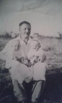 Věra with her father and sister