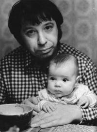 Viktor Pivovarov with His Daughter Máša (1986)