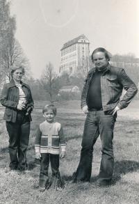 Rodina Hanzlíkova na Plumlovské přehradě krátce před vystěhováním do Rakouska