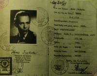 Trubáčkův falešný pas, který měl být použit při jeho emigraci do Rakouska