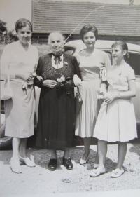 sister Jarmila, mother Anna Sekáčová, Věra and daughter Ivana Šmejkalová