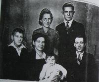 Rodina Malířů-bratr Jaroslav a Karel. rodiče-Emílie a Karel, sestra Alžběta a Otmar Malíř